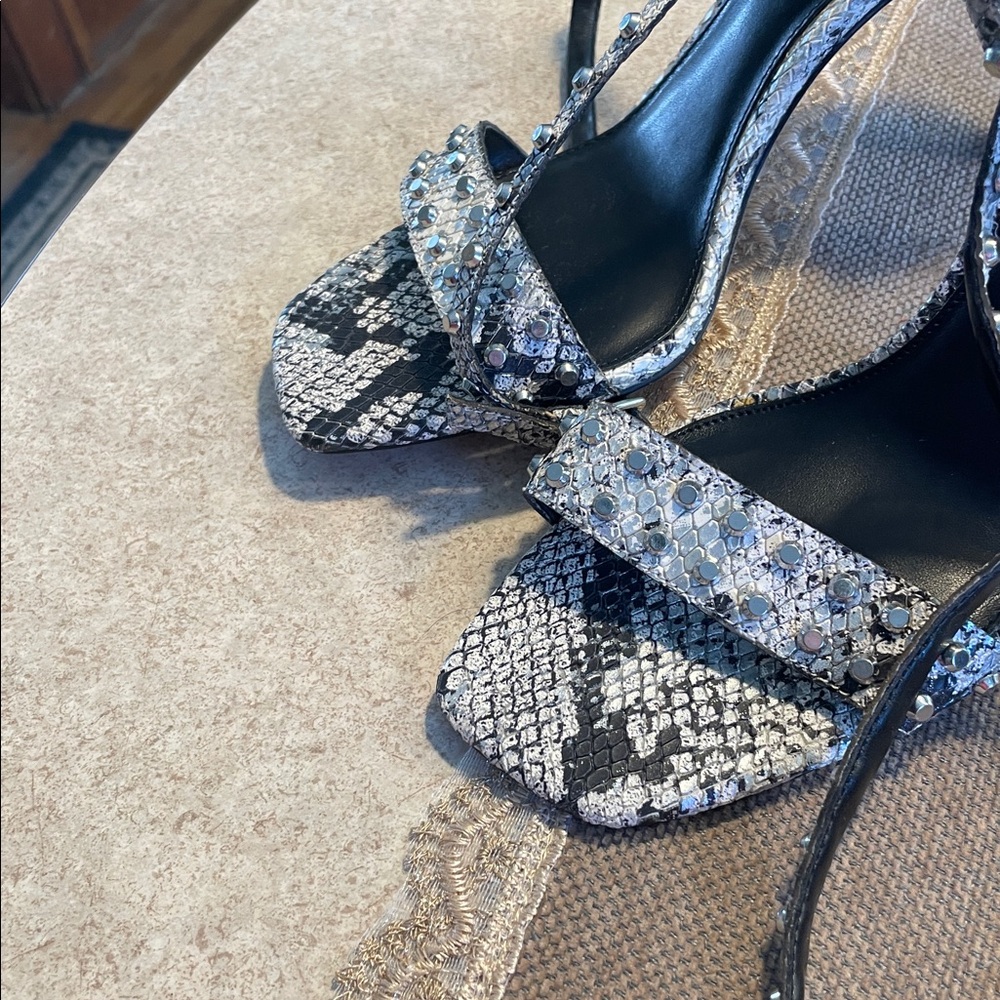 NEW Vince Camuto Womens Lorasha Studded Stiletto Heel Sandals Shoes SIZE 9 - Picture 4 of 7